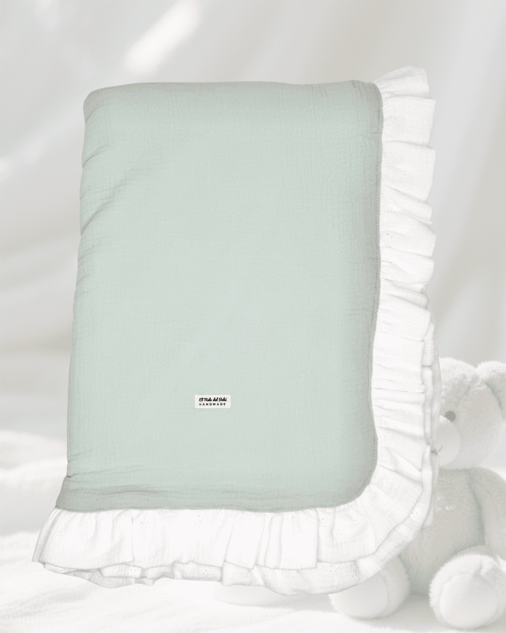 Manta Invierno Verde Pastel y Blanca Volantes