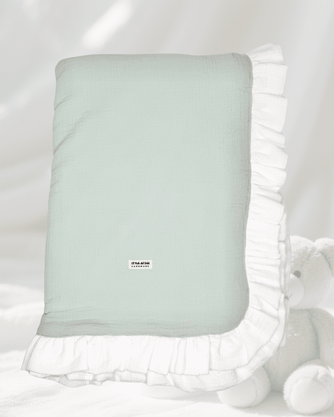Manta Invierno Verde Pastel y Blanca Volantes