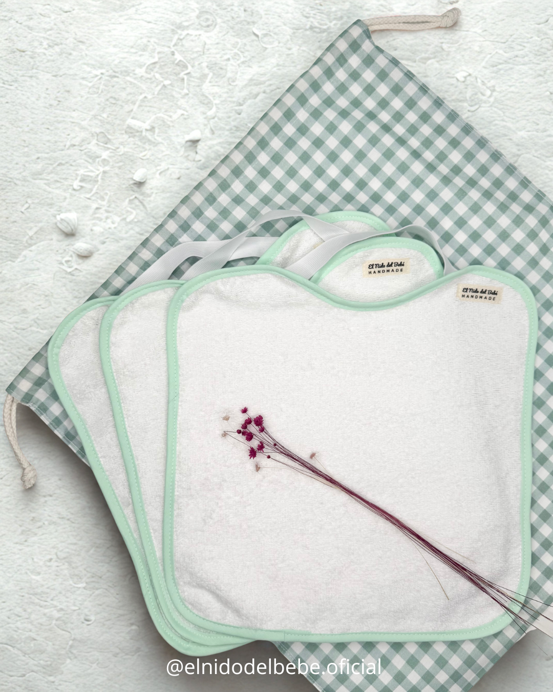 Pack Baberos 3x2 Verde Menta y bolsa recambio