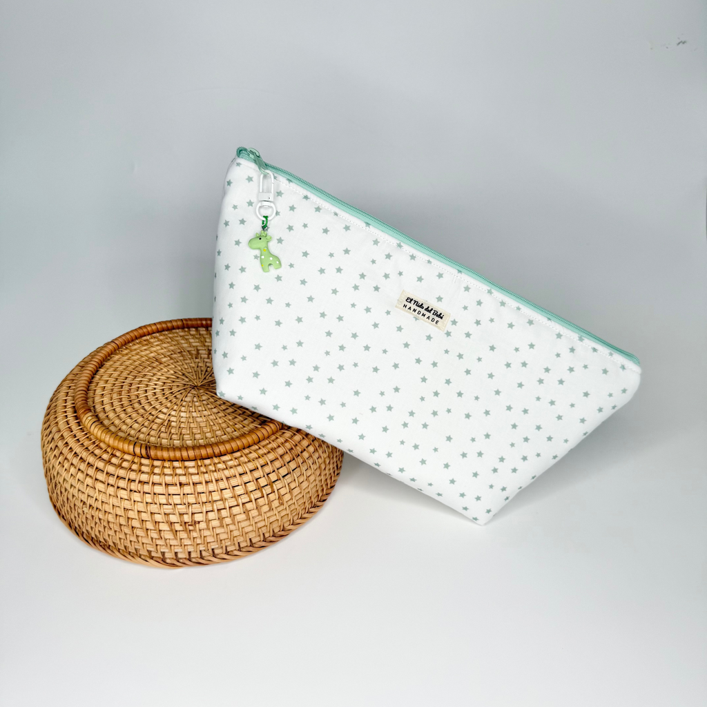 Neceser Impermeable Pañalera Estrellas Verde