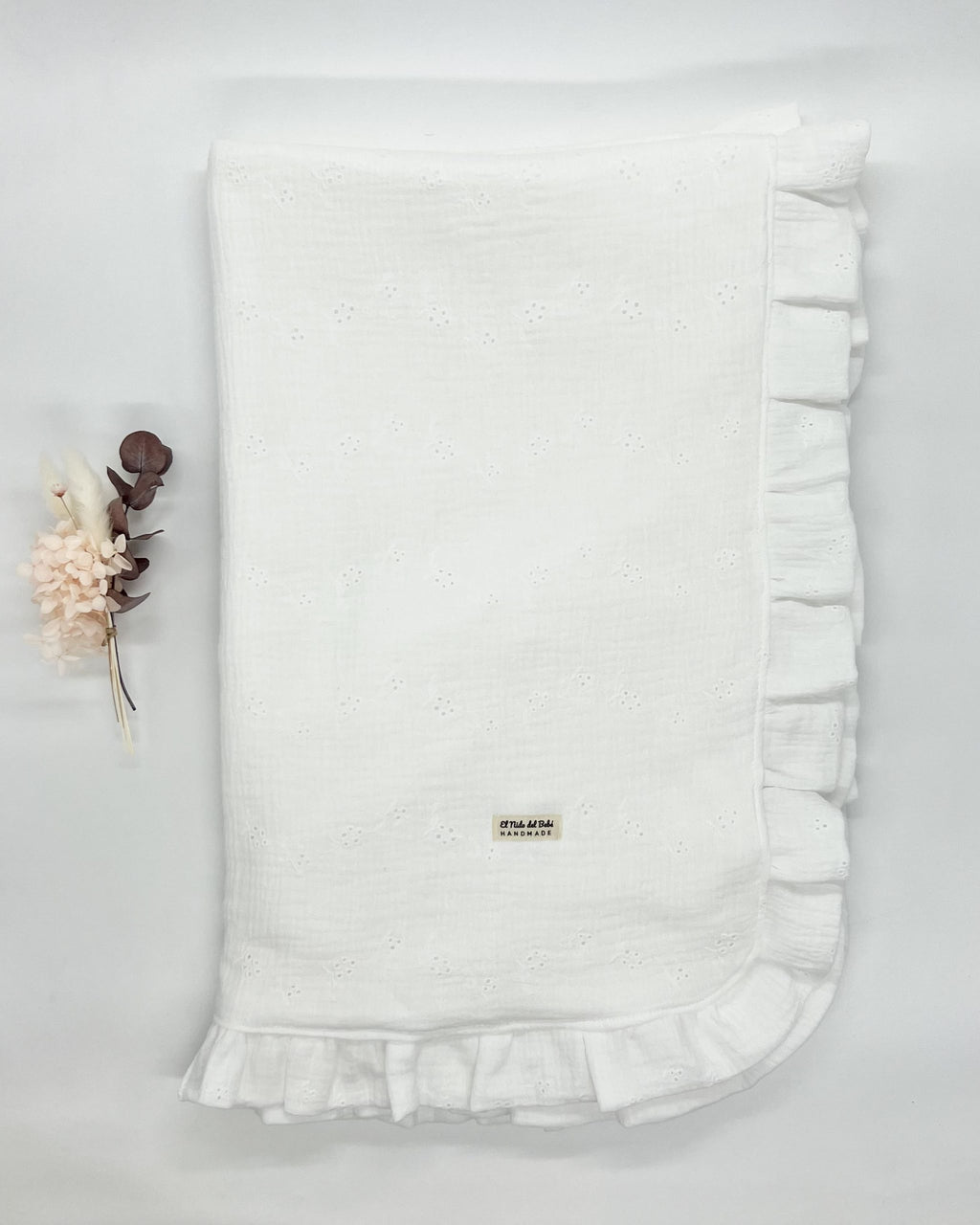 Manta invierno blanca volantes
